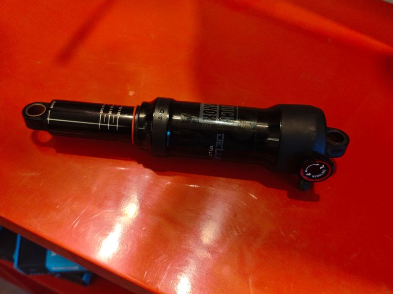 Použité Rock Shox Deluxe select 2024 Rear Suspension