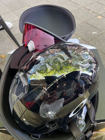 Tweedehands Oakley ARO 7 MIPS ICE bike — afbeelding 1 van 3