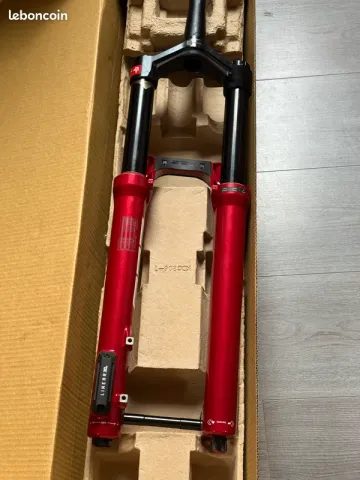 Gebrauchtes RockShox ZEB ULTIMATE 3.2 2026 bike — Bild 6 von 8