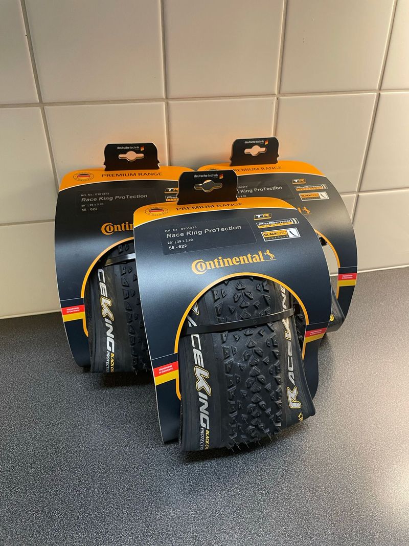 Używany Continental NEW Race King Protection 29x2.2” Black Chili Tyres & Tubes