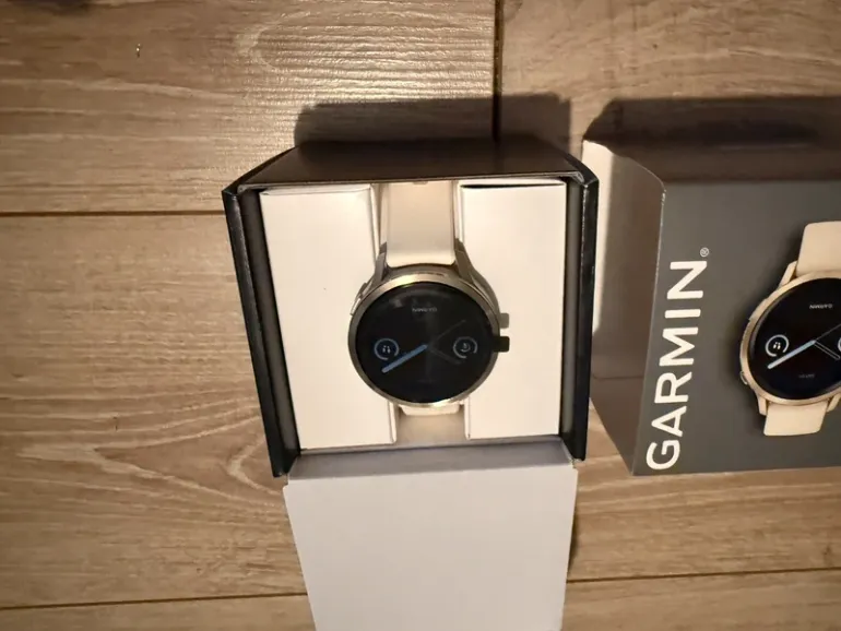Used Garmin Venu 4 bike — image 3 of 4