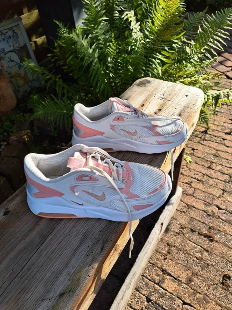 Gebrauchtes White Air Max Bolt bike — Bild 2 von 7