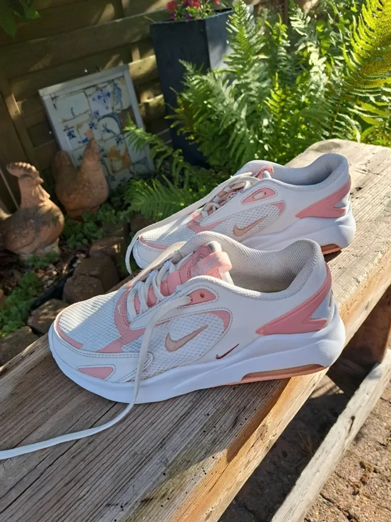 Gebrauchtes White Air Max Bolt bike — Bild 4 von 7