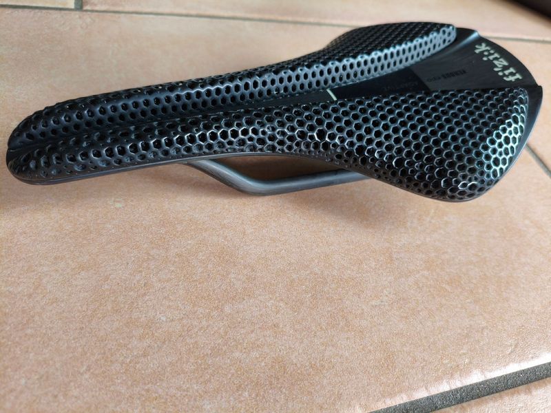 Used Fizik Antares 00 Versus Evo Adaptive 2026 Saddles & Seatposts