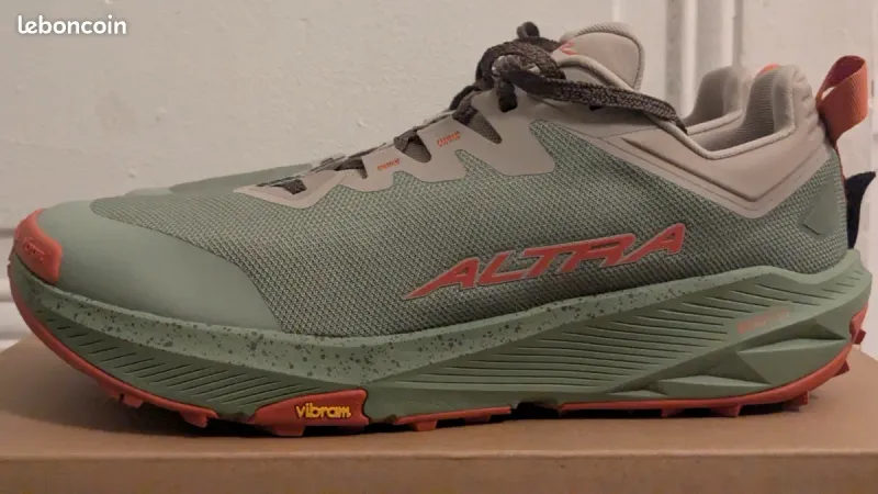 Used Altra Experience Wild 3+ Running Shoes