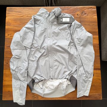 Gebrauchtes Q36.5 Rain Shell Jacket L// NEW!! 50% OFF!! 2026 bike — Bild 1 von 2