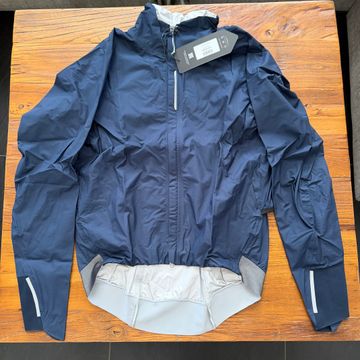 Gebrauchtes Q36.5 Rain Shell jacket L// NEW!! 50% OFF!! 2026 bike — Bild 1 von 2