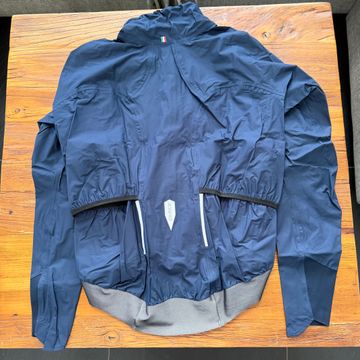 Gebrauchtes Q36.5 Rain Shell jacket L// NEW!! 50% OFF!! 2026 bike — Bild 2 von 2