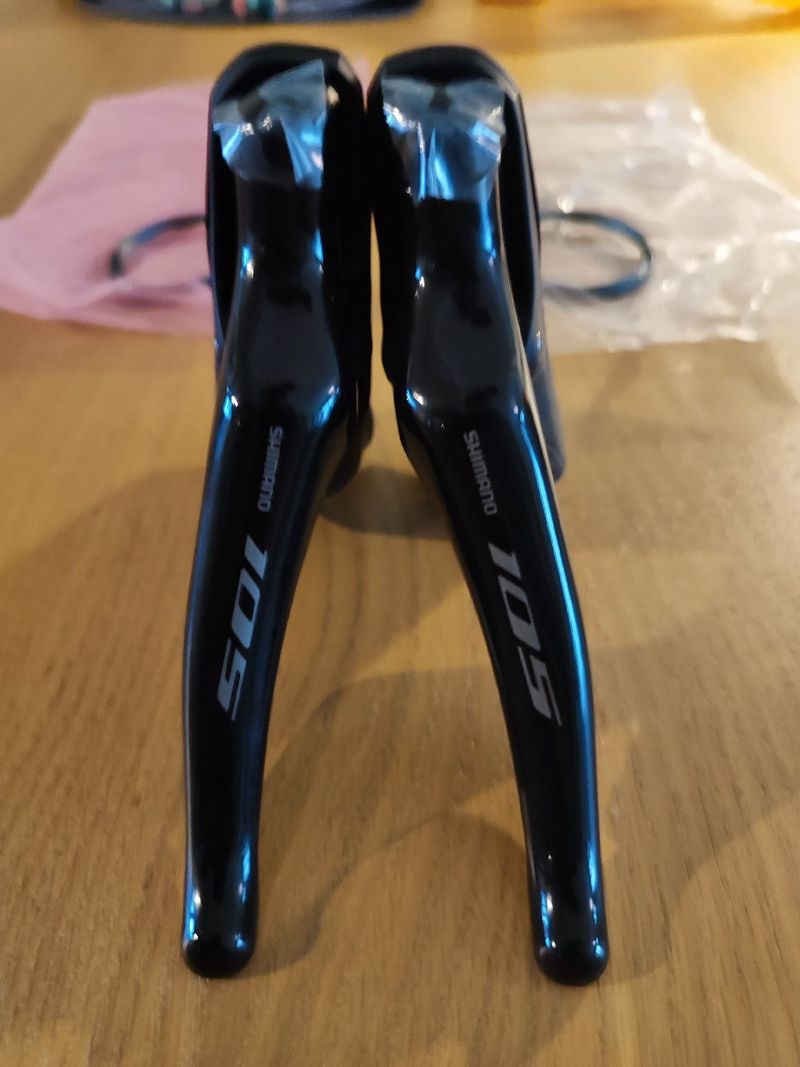 Použité Shimano 105 r7000 2x11 Levers 2026 Drivetrain & Pedals