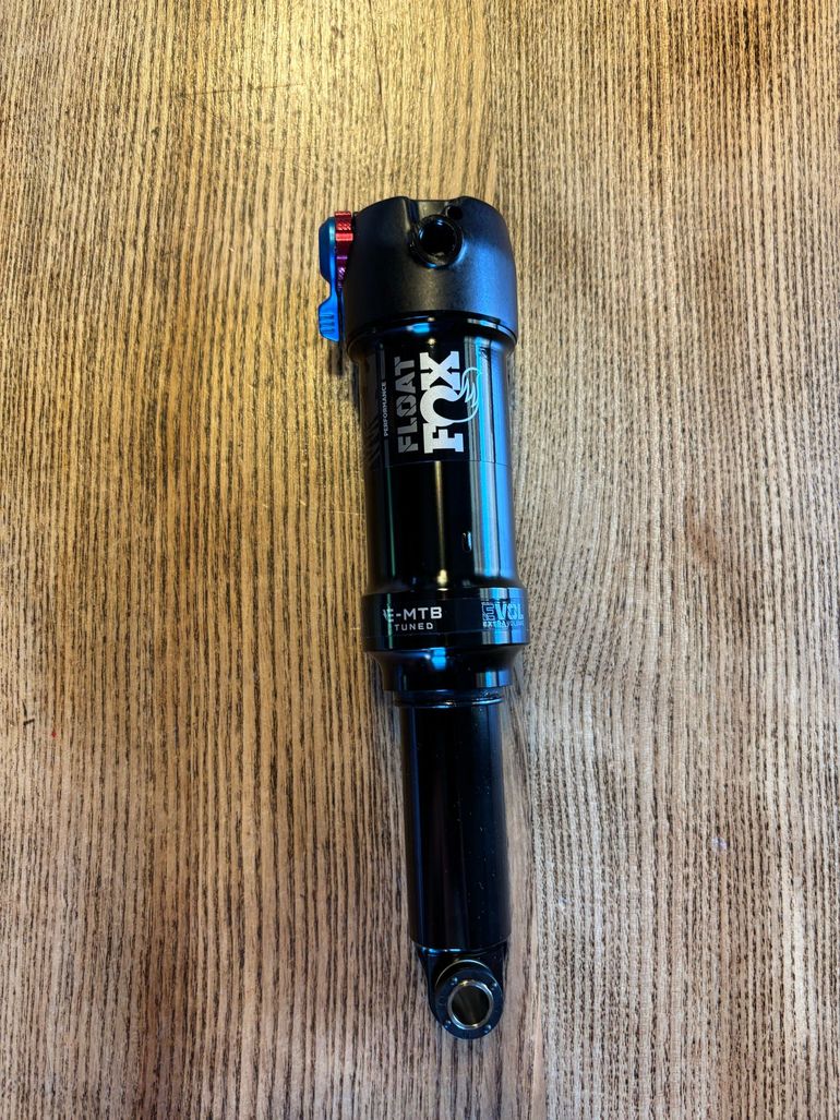 Used Fox Float II Performance 2025 bike — image 3 of 4