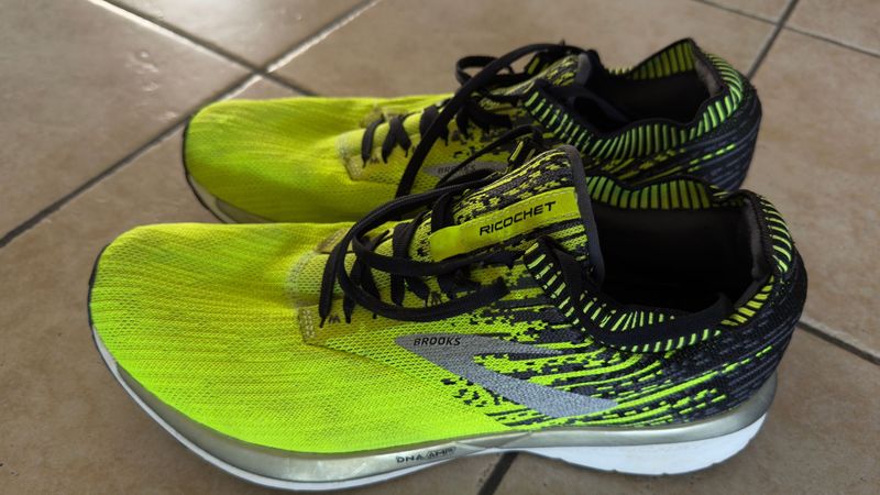 Used Brooks Ricochet Running Shoes