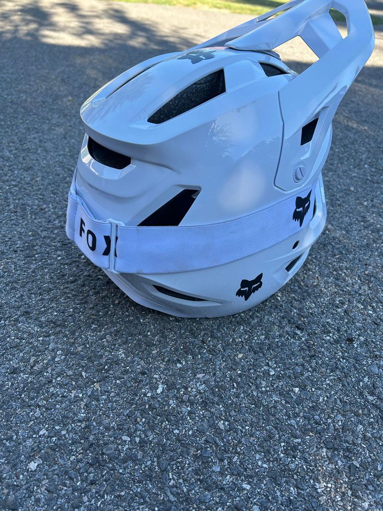 Used Fox Helmet 2026 bike — image 3 of 6