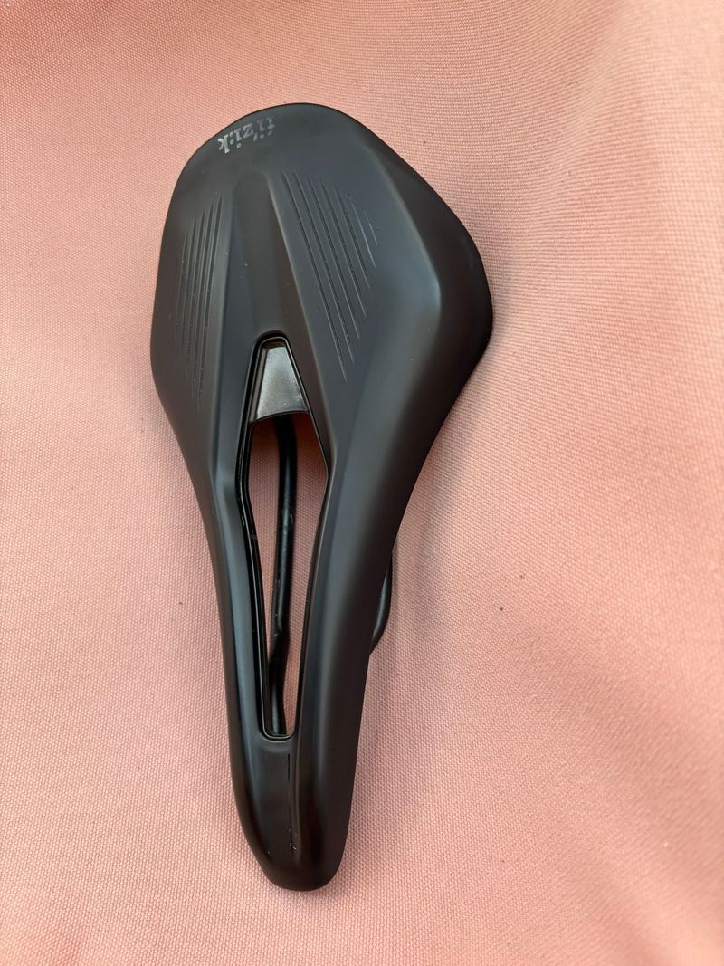 Used Fizik Vento Argo R5 Saddles & Seatposts