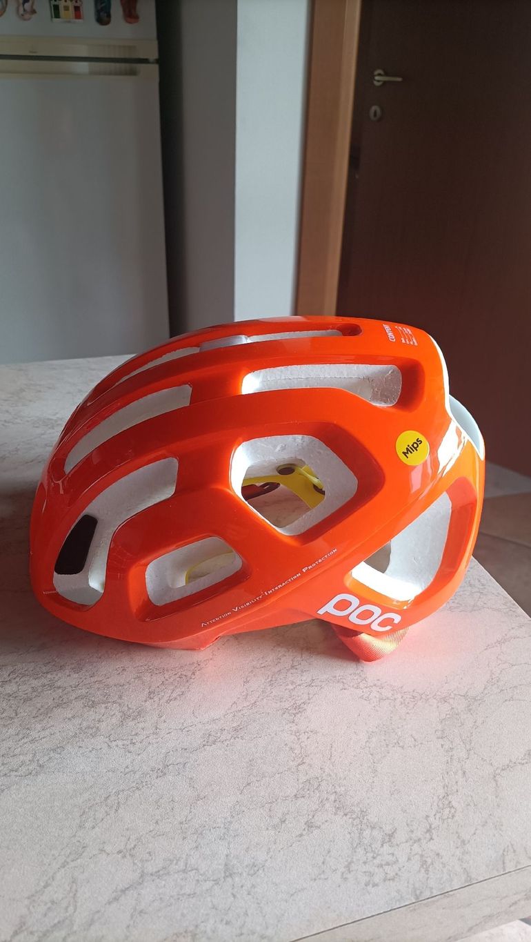 POC Octal MIPS Helmet 2024 bike d'occasion — image 3 sur 4