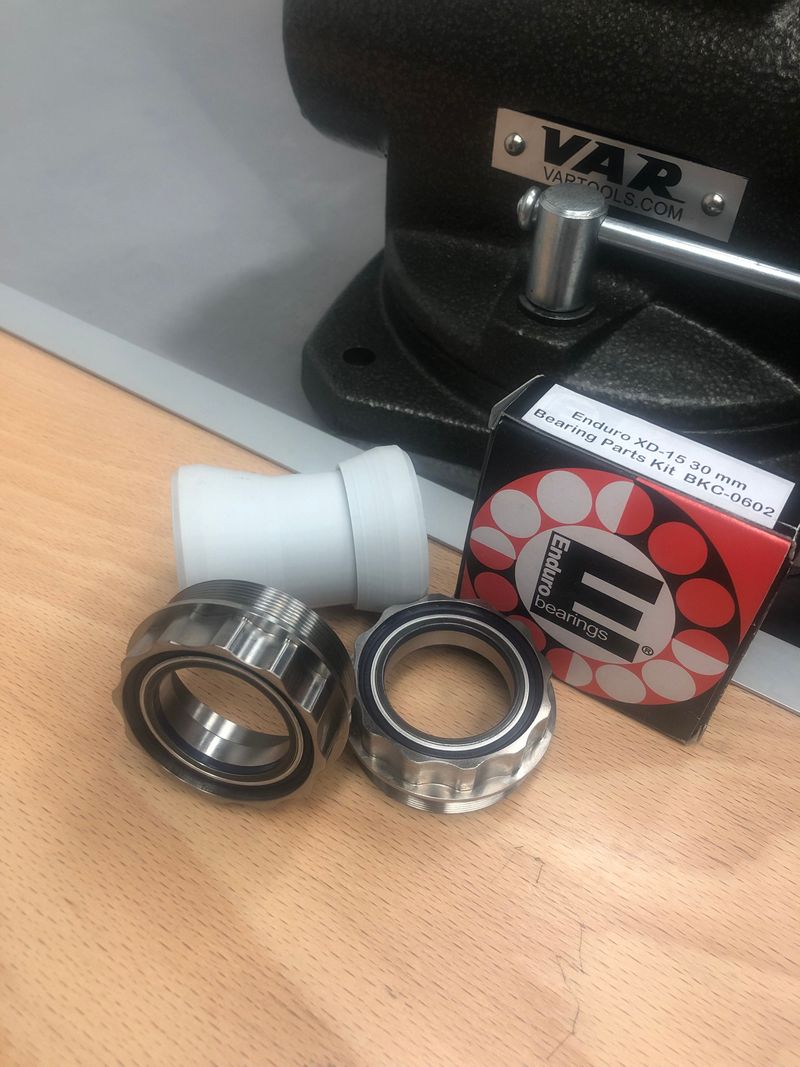 Tweedehands Enduro Bearings Titanium T47 Ceramic XD-15 Corsa BB Drivetrain & Pedals