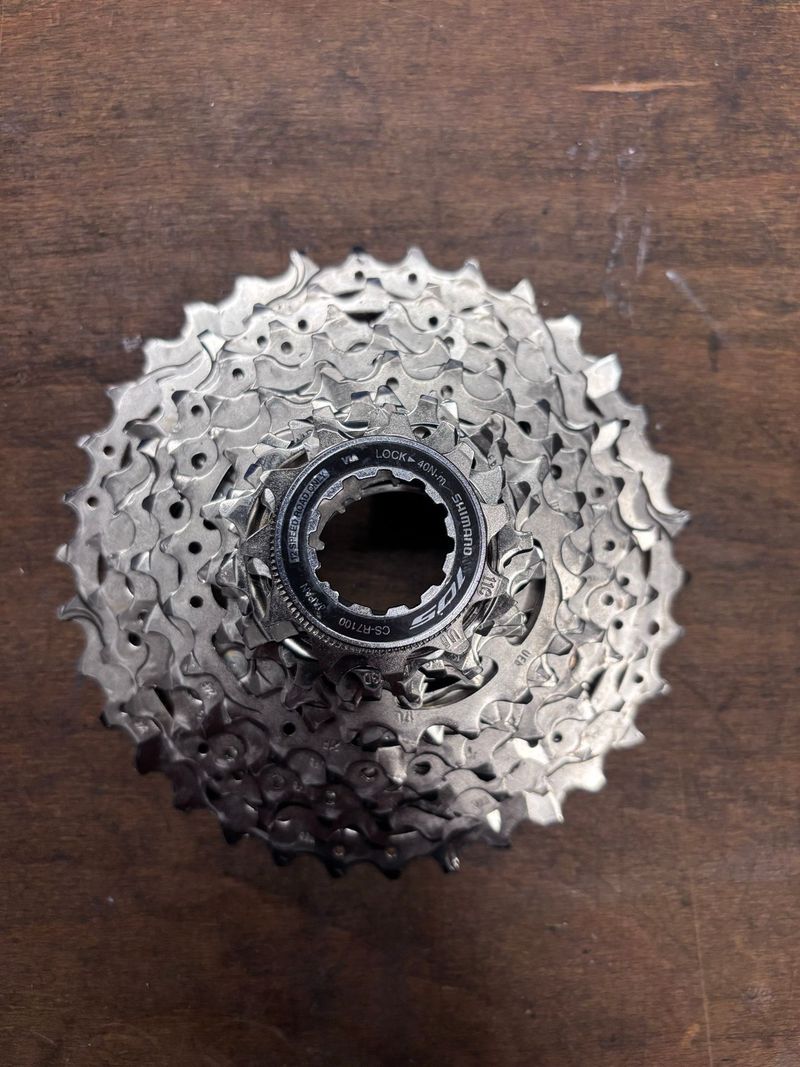 Tweedehands Shimano CS-R7100 2025 Drivetrain & Pedals