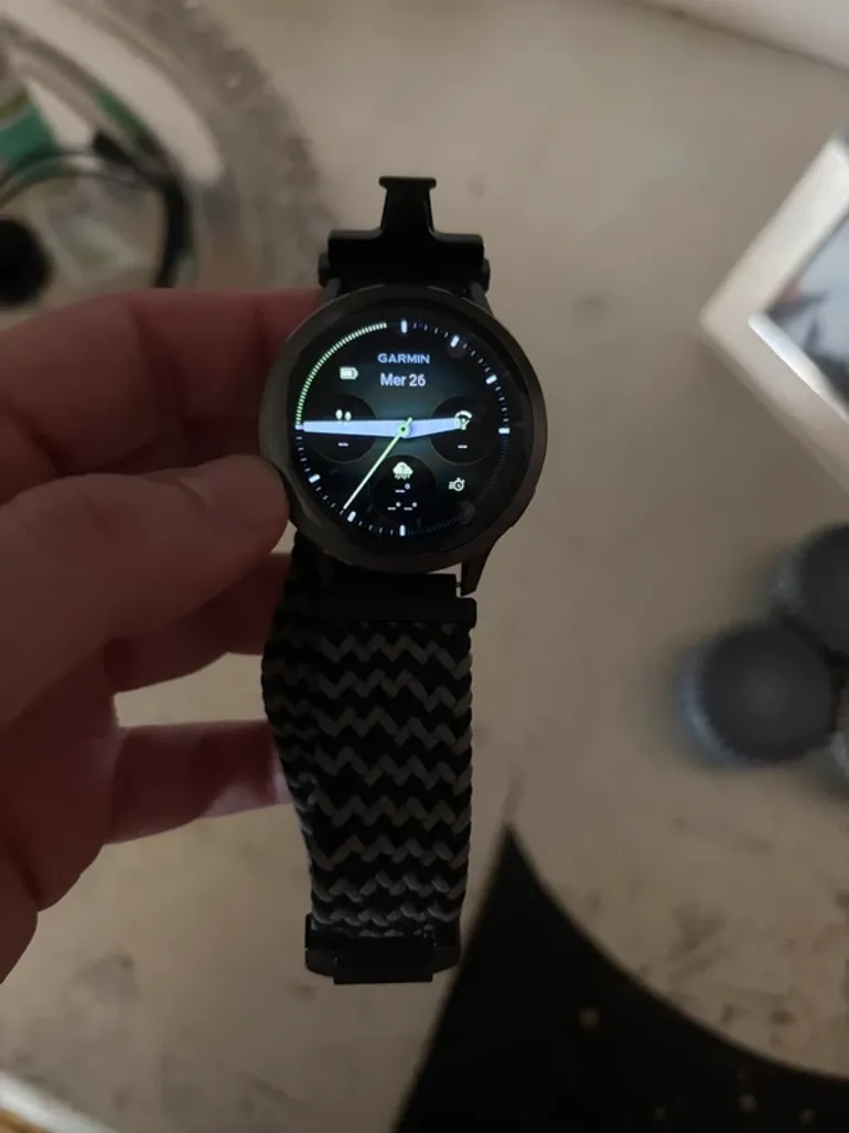Used Garmin Venu 4 bike — image 3 of 4