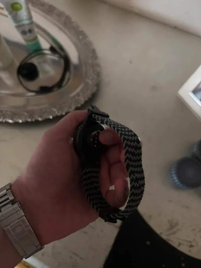Used Garmin Venu 4 bike — image 4 of 4