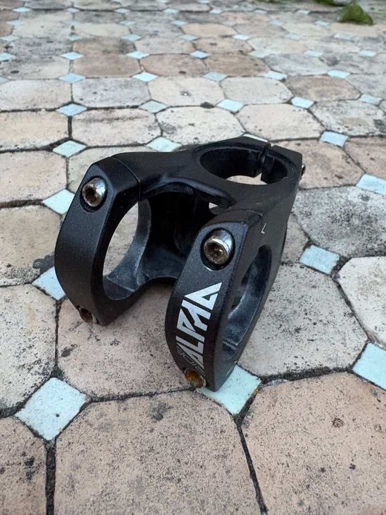 Tweedehands Commencal Ride Alpha Freeride Stem bike — afbeelding 4 van 9