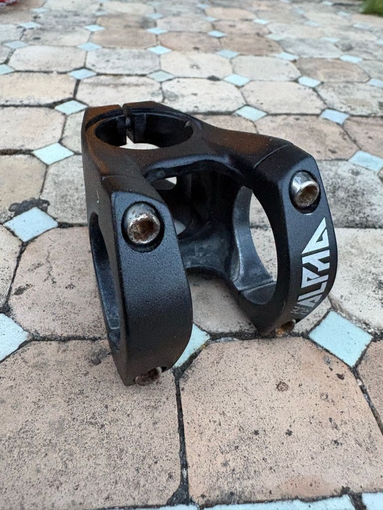 Tweedehands Commencal Ride Alpha Freeride Stem bike — afbeelding 3 van 9