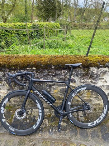 Used Zipp 404 Firecrest 2024 bike — image 3 of 3