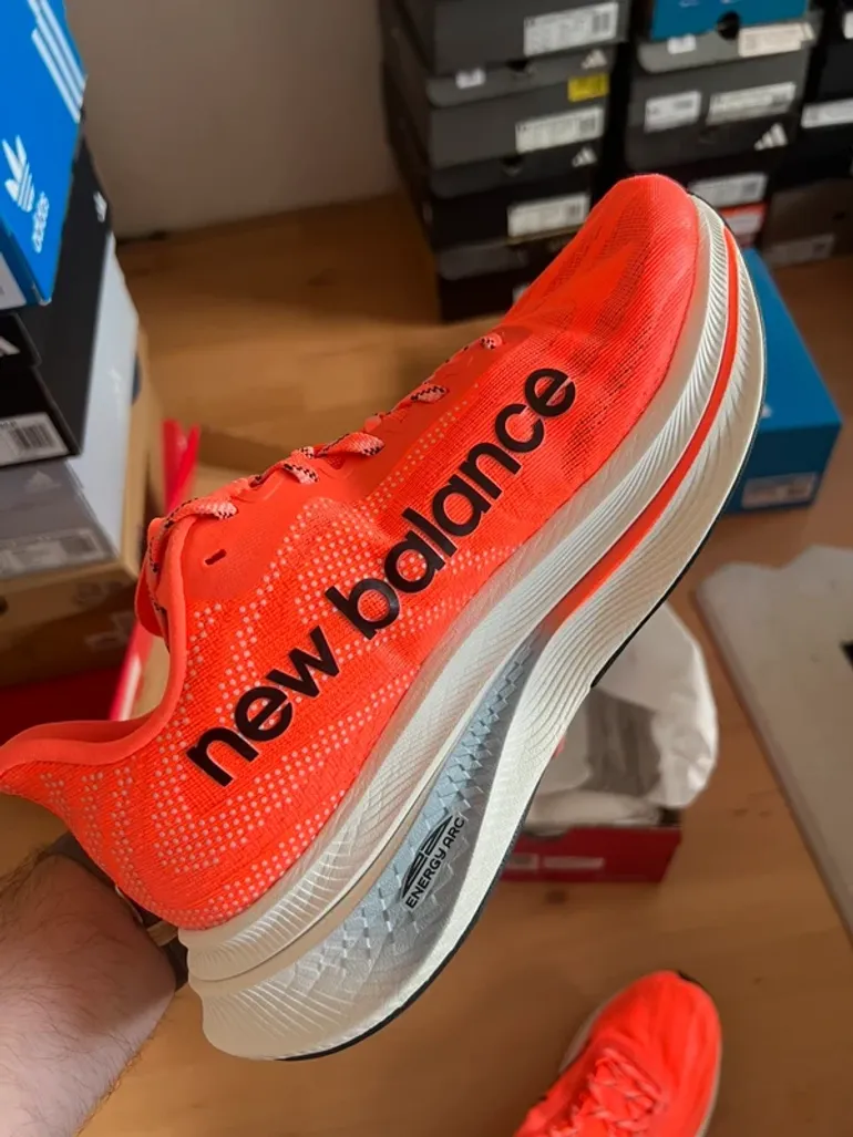 Used New Balance SuperComp Trainer v2 bike — image 2 of 5