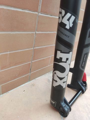 Fox 34 Performance bike d'occasion — image 3 sur 9