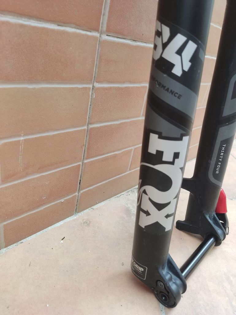 Fox 34 Performance bike d'occasion — image 3 sur 9