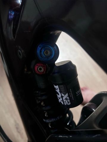 Käytetty Fox DHX2 Performance Elite bike — kuva 2 / 3