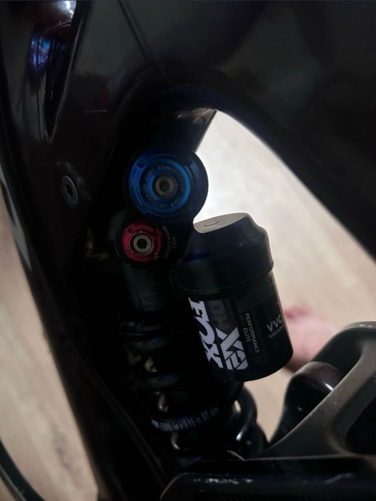 Käytetty Fox DHX2 Performance Elite bike — kuva 2 / 3