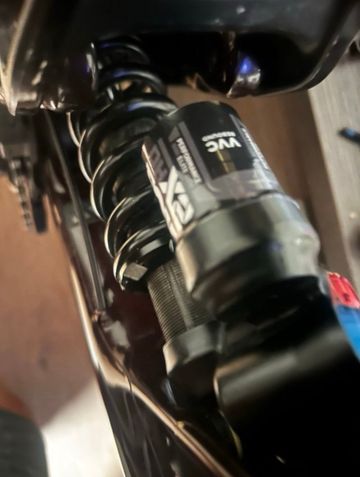 Käytetty Fox DHX2 Performance Elite bike — kuva 3 / 3