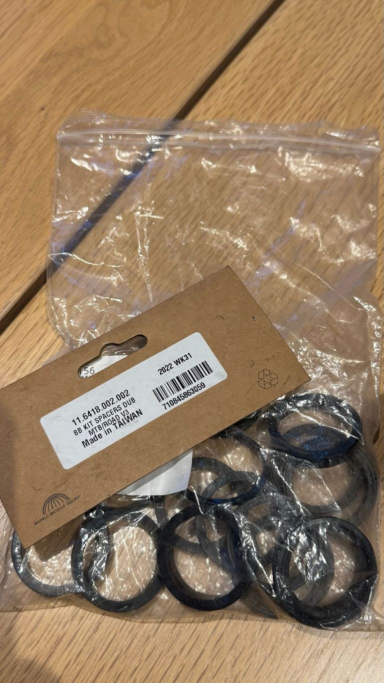 Sram DUB BSA Bottom Bracket + Spacer Kit bike d'occasion — image 2 sur 2