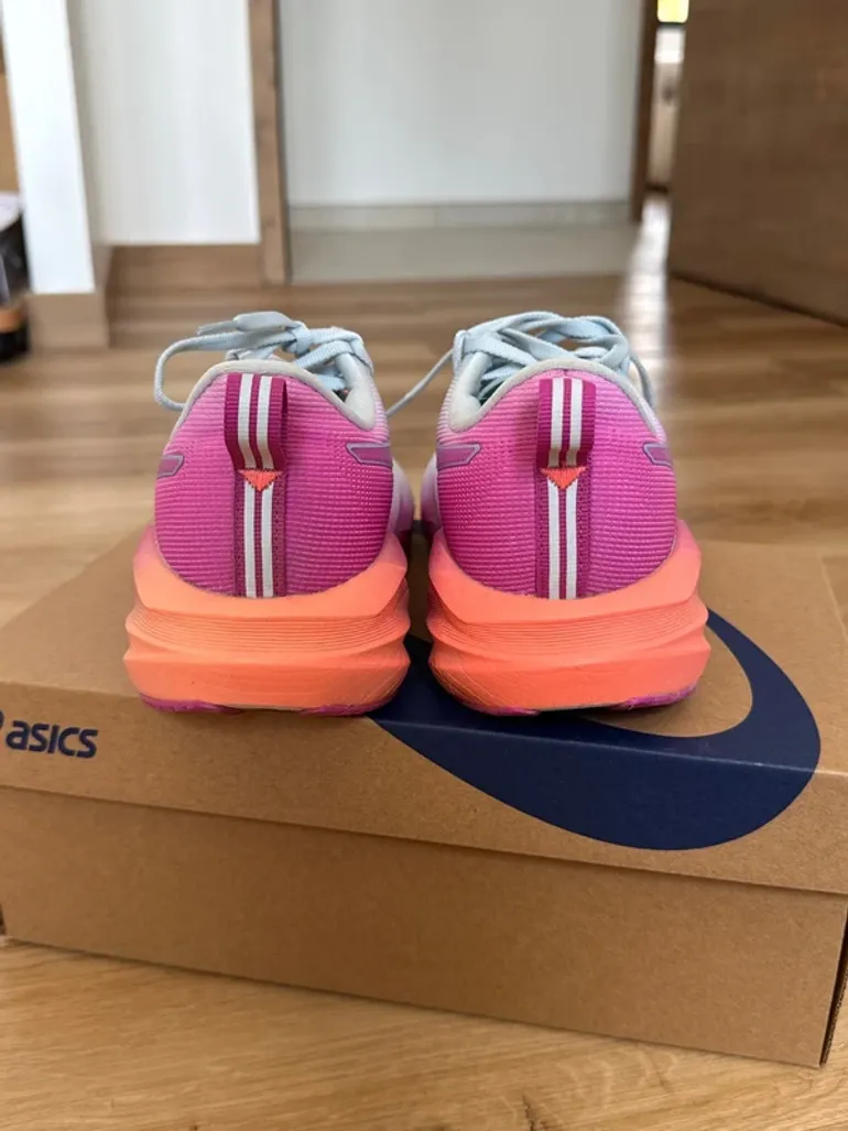 Used Asics Novablast 5 bike — image 2 of 3