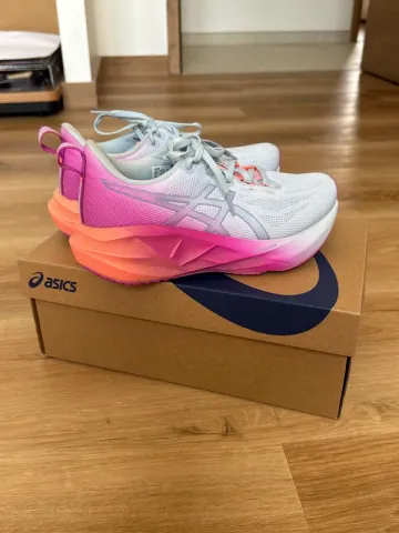 Used Asics Novablast 5 bike — image 1 of 3
