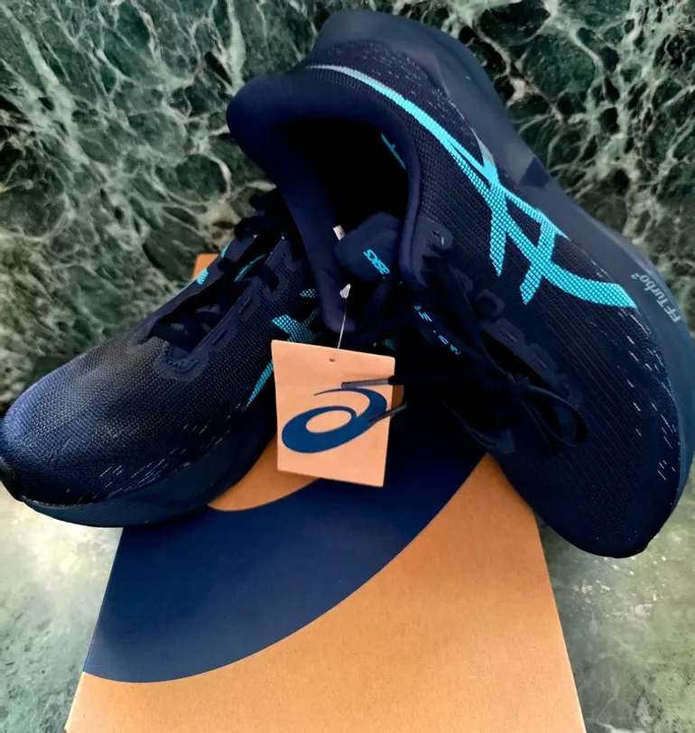 Used Asics Novablast 6 bike — image 4 of 9