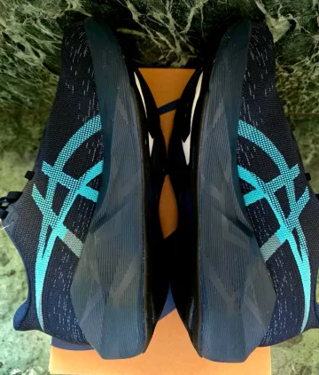 Used Asics Novablast 6 bike — image 1 of 9