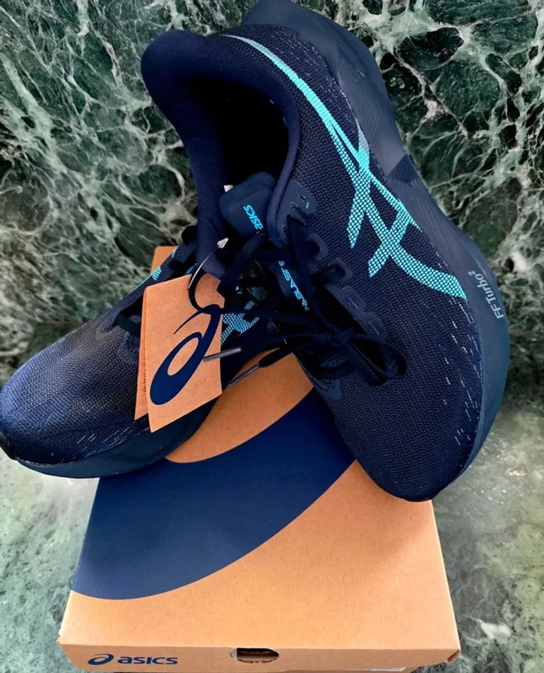 Used Asics Novablast 6 bike — image 6 of 9