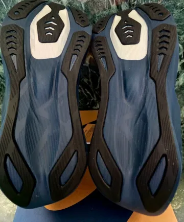 Used Asics Novablast 6 bike — image 7 of 9