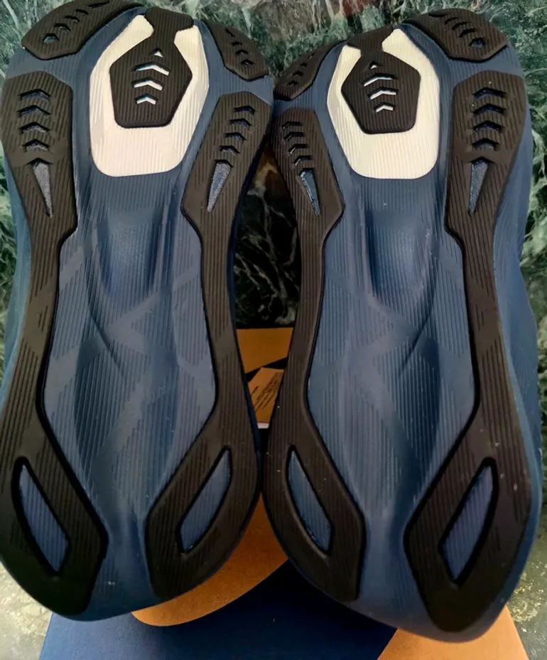 Used Asics Novablast 6 bike — image 7 of 9