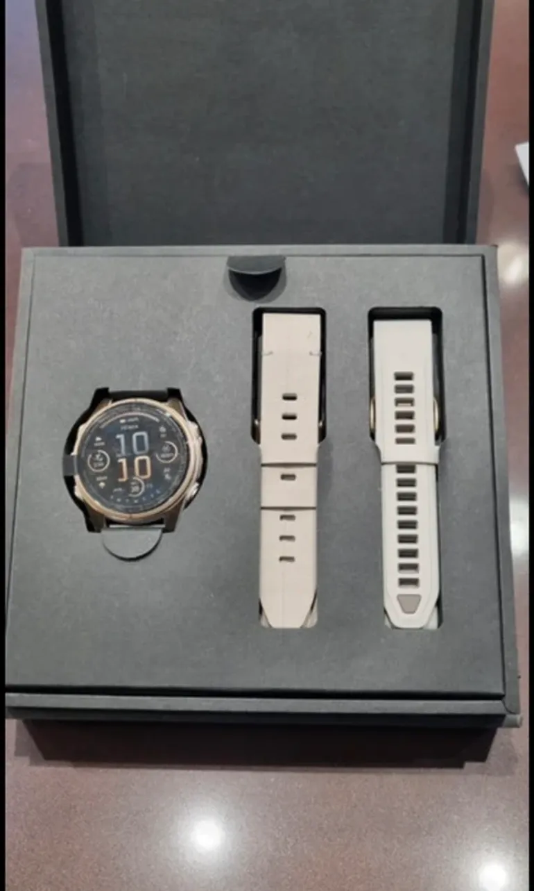 Used Garmin Fēnix 8 (43mm) Amoled Sapphire bike — image 4 of 4