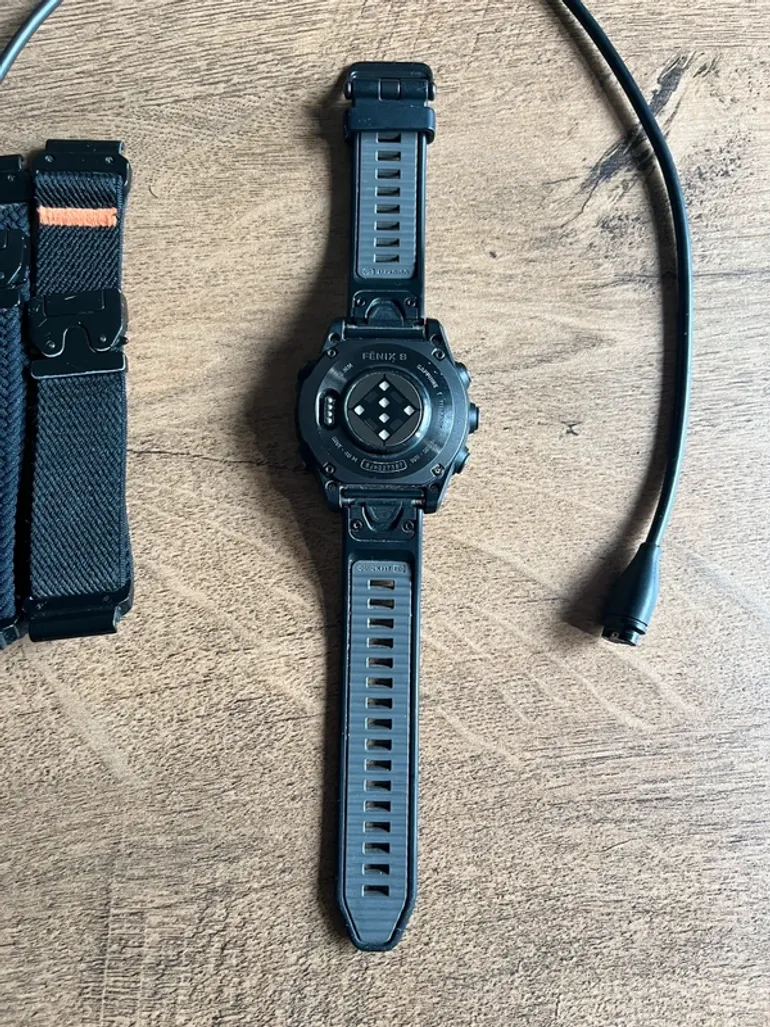 Used Garmin Fenix 8 AMOLED 43mm 2026 bike — image 4 of 8