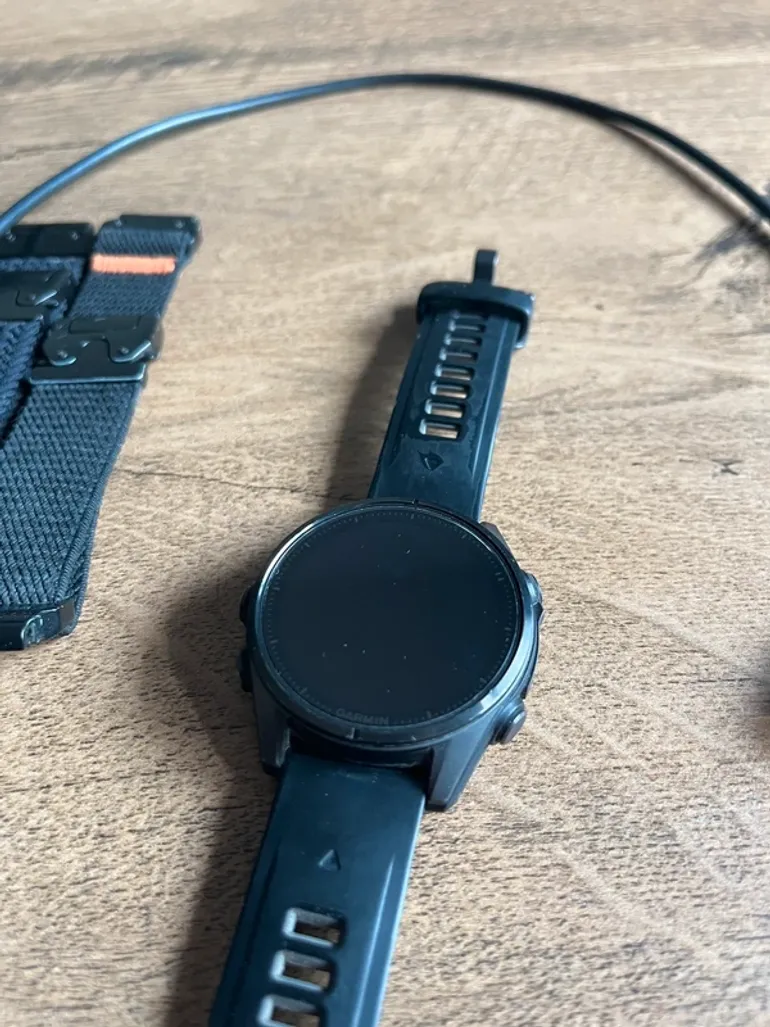 Used Garmin Fenix 8 AMOLED 43mm 2026 bike — image 5 of 8