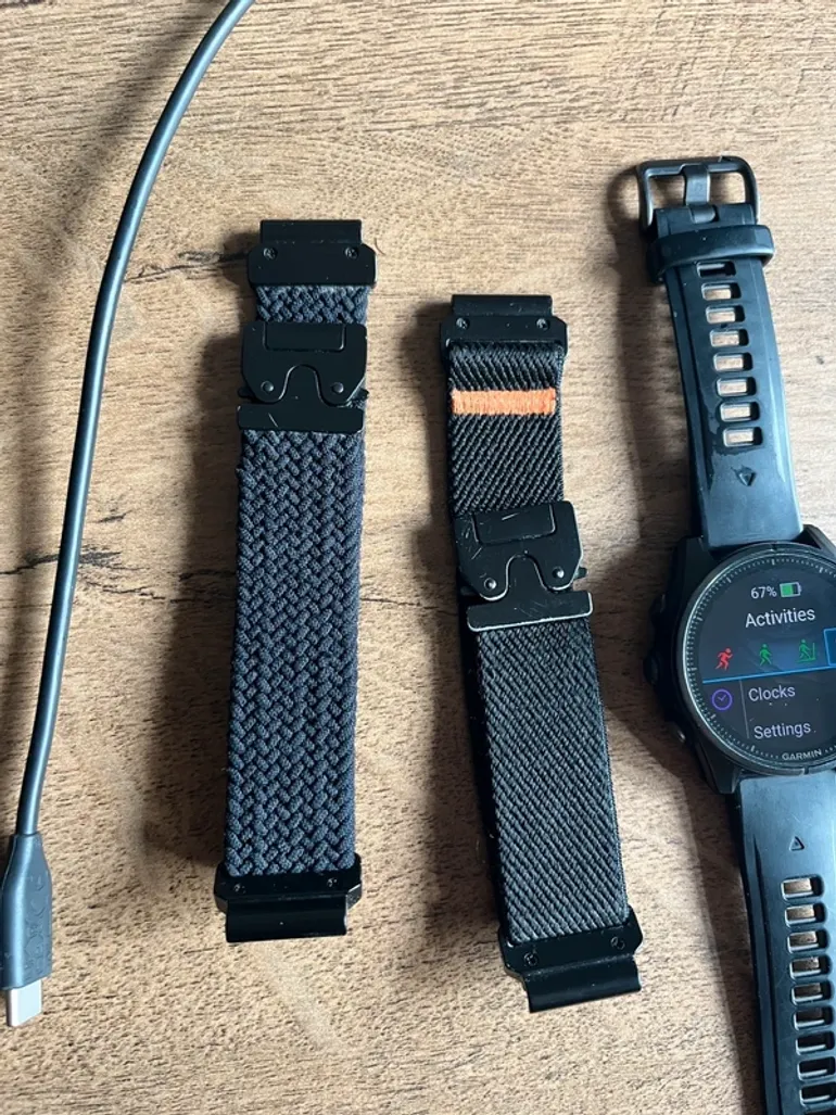 Used Garmin Fenix 8 AMOLED 43mm 2026 bike — image 3 of 8