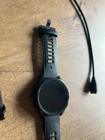 Used Garmin Fenix 8 AMOLED 43mm 2026 bike — image 6 of 8