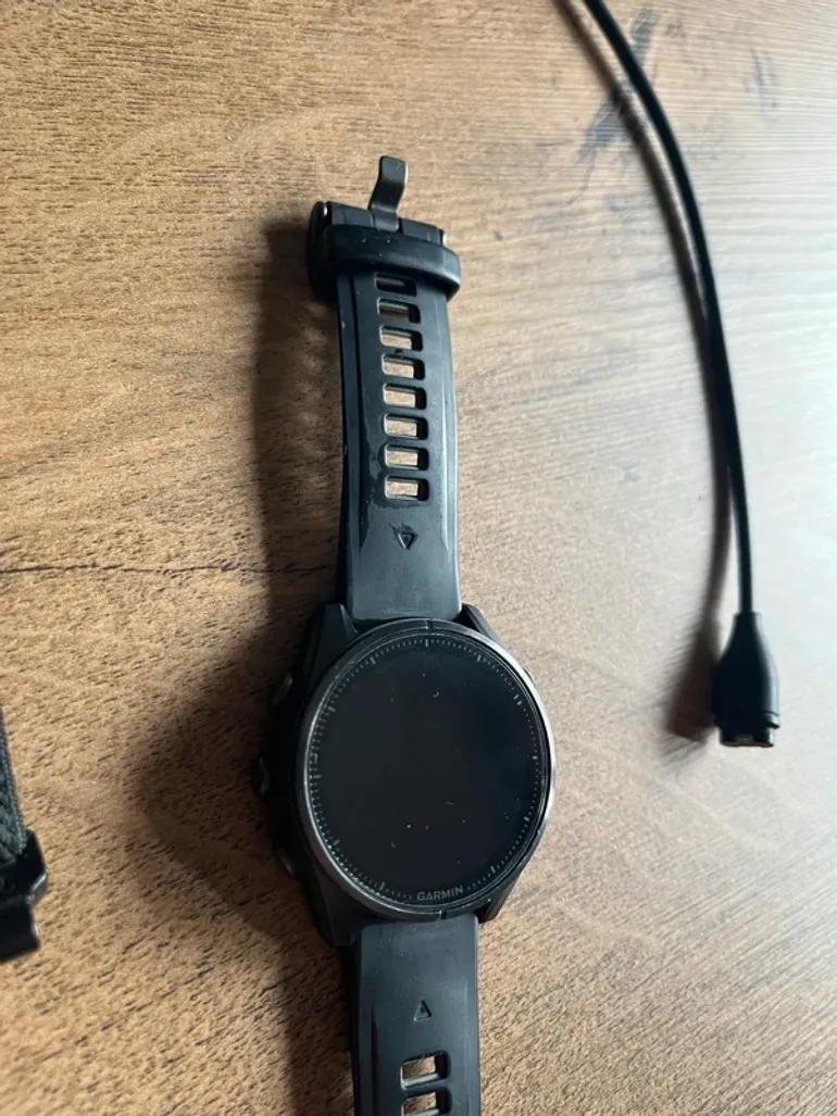 Used Garmin Fenix 8 AMOLED 43mm 2026 bike — image 6 of 8