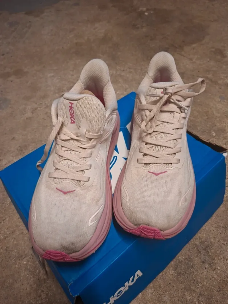 Rose Hoka Basket Running Shoes d'occasion