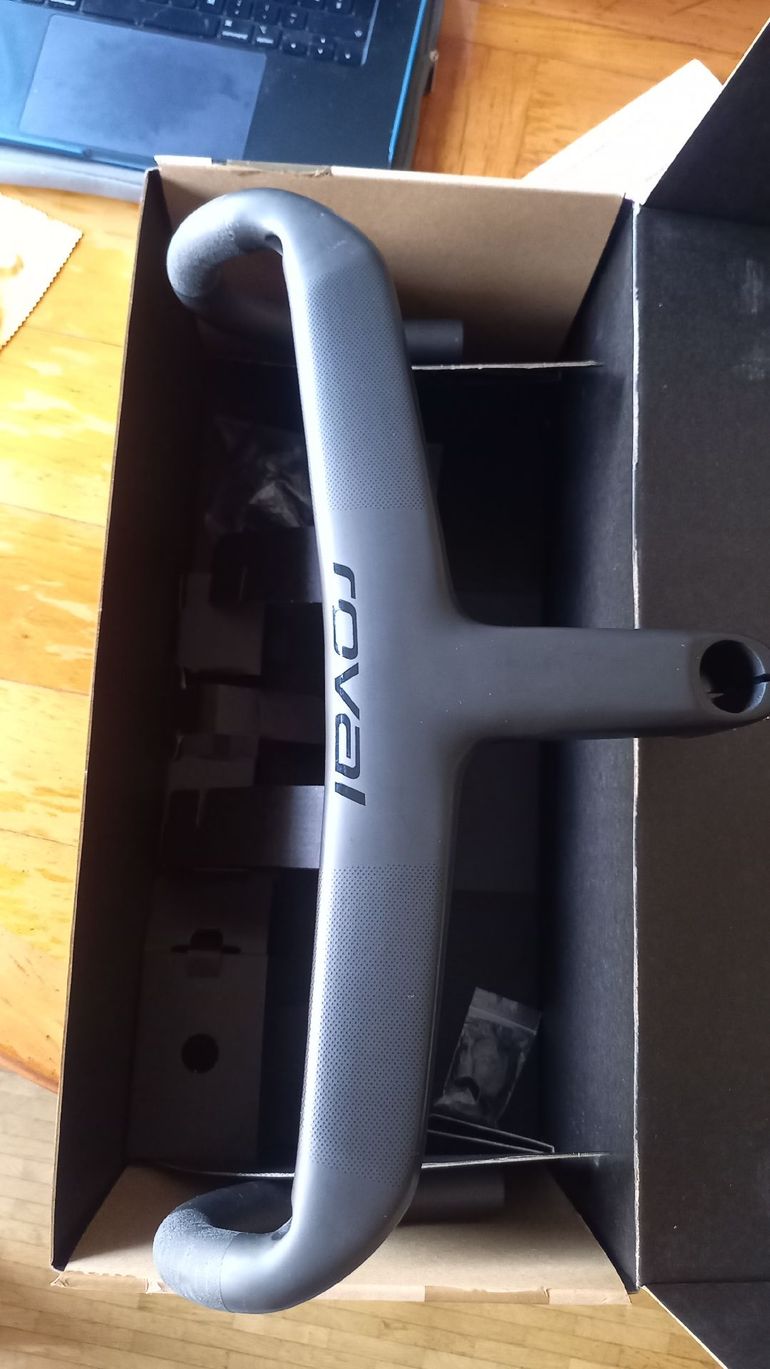 Used Roval Rapide Cockpit 2025 bike — image 2 of 12