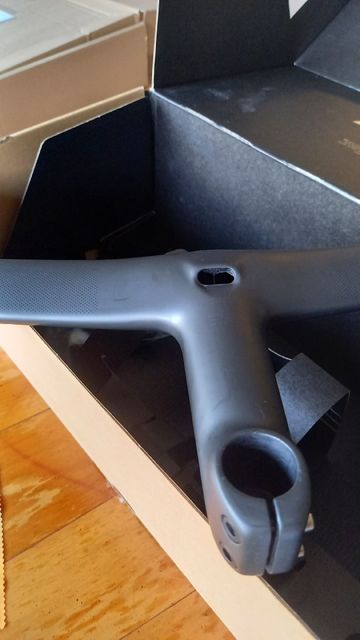 Used Roval Rapide Cockpit 2025 bike — image 4 of 12