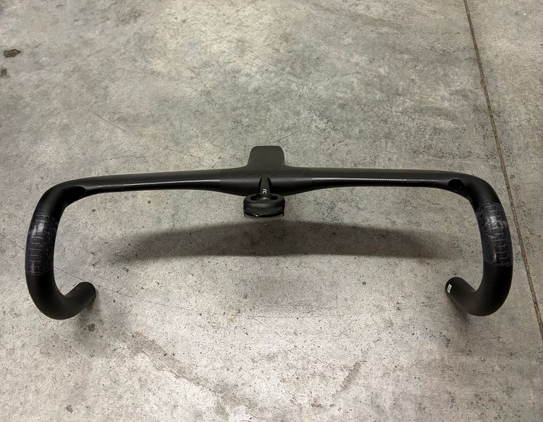 Used replica roval Integrated Handlebar 2026 bike — image 3 of 4