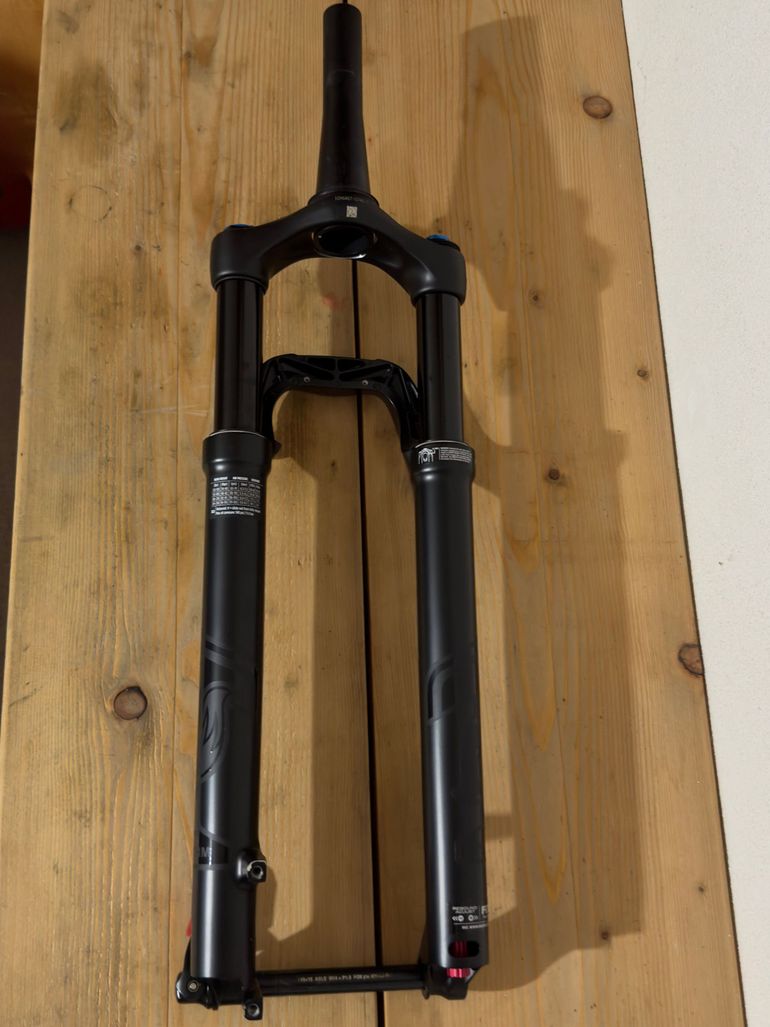 Used Fox 32 Float Rhythm Fork 2025 bike — image 2 of 7